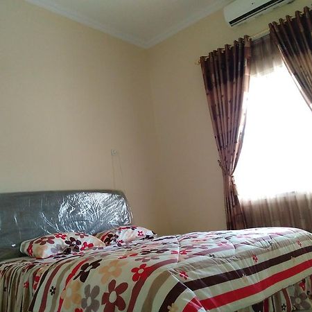 Jasmine Park Guest House Semarang Luaran gambar