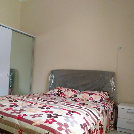 Jasmine Park Guest House Semarang Luaran gambar