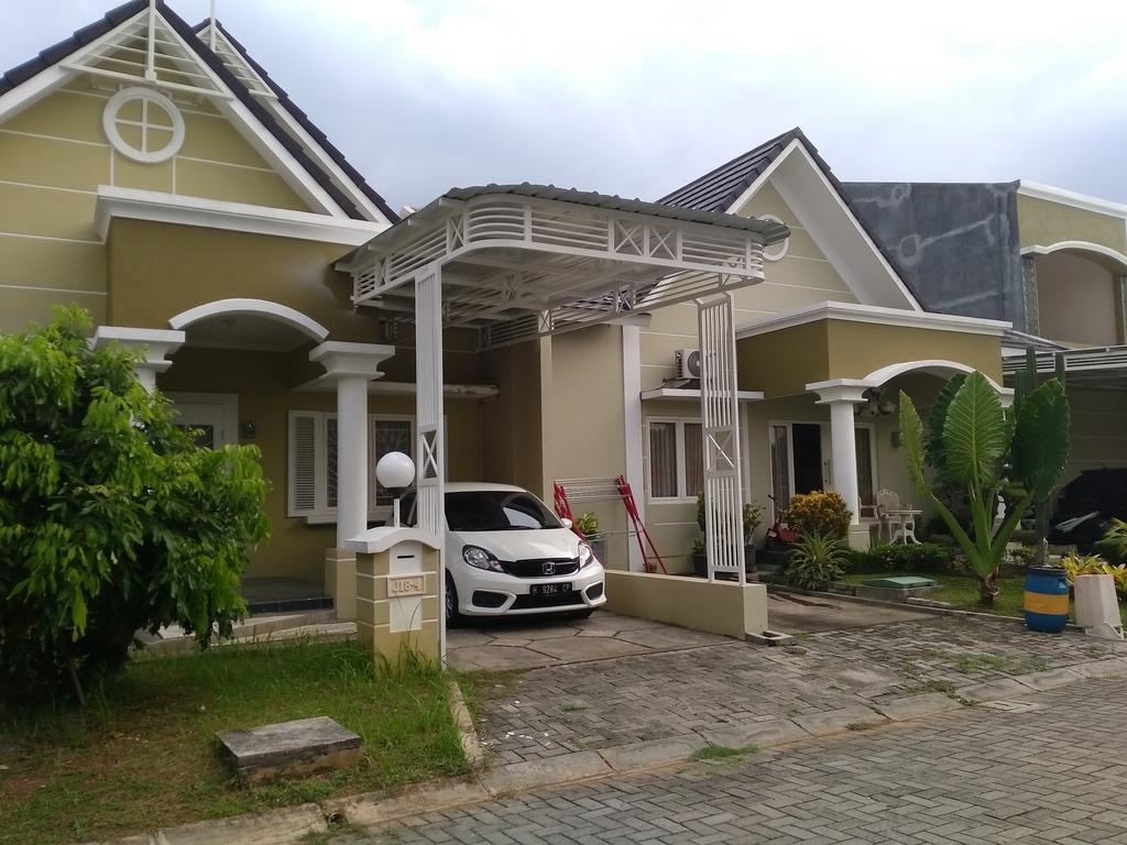 Jasmine Park Guest House Semarang Luaran gambar
