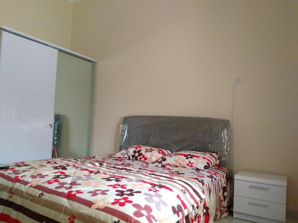 Jasmine Park Guest House Semarang Luaran gambar