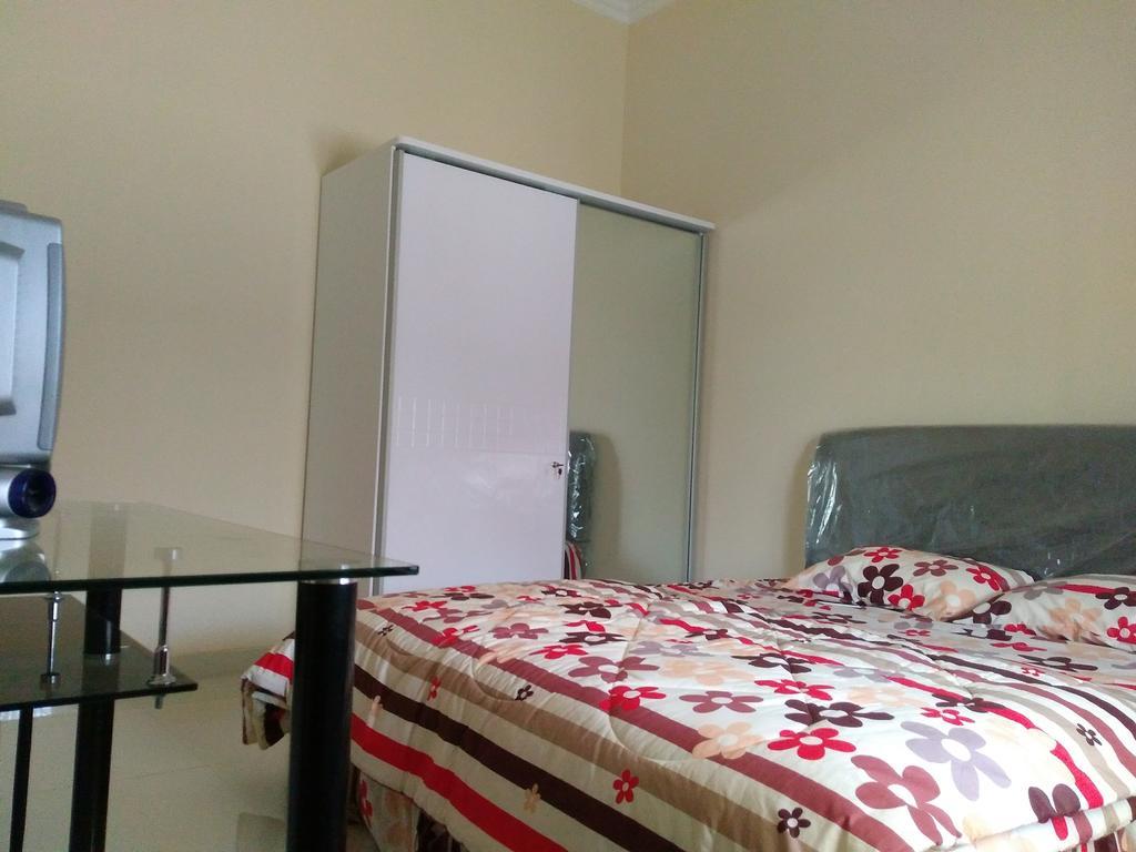 Jasmine Park Guest House Semarang Luaran gambar