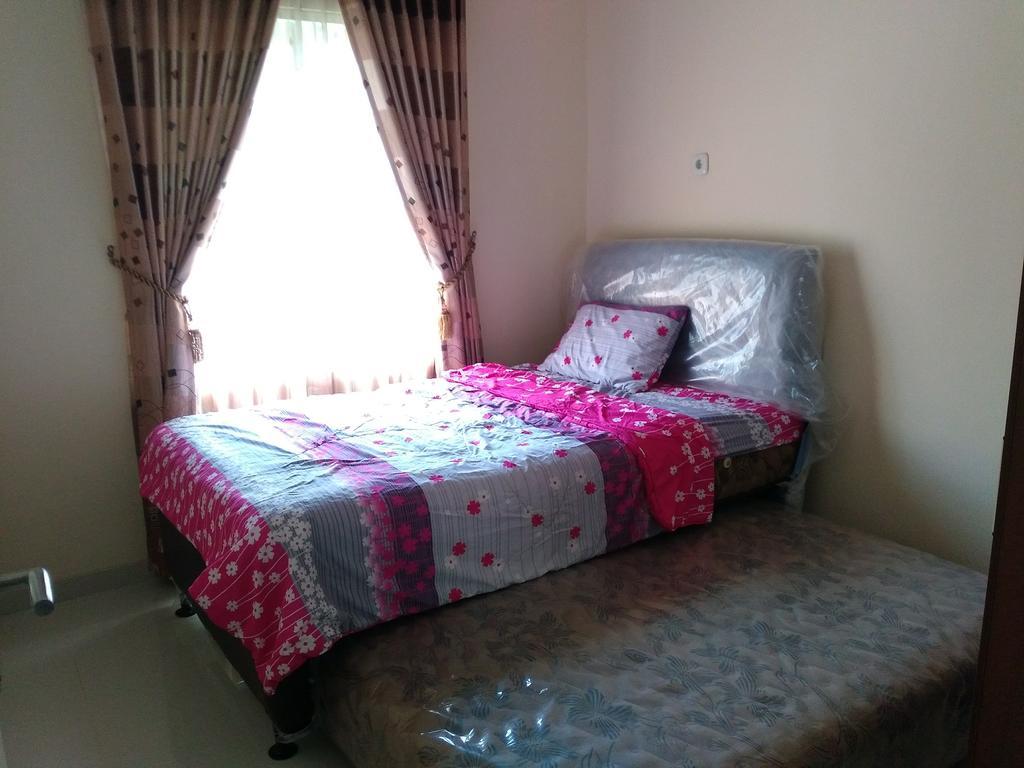 Jasmine Park Guest House Semarang Luaran gambar