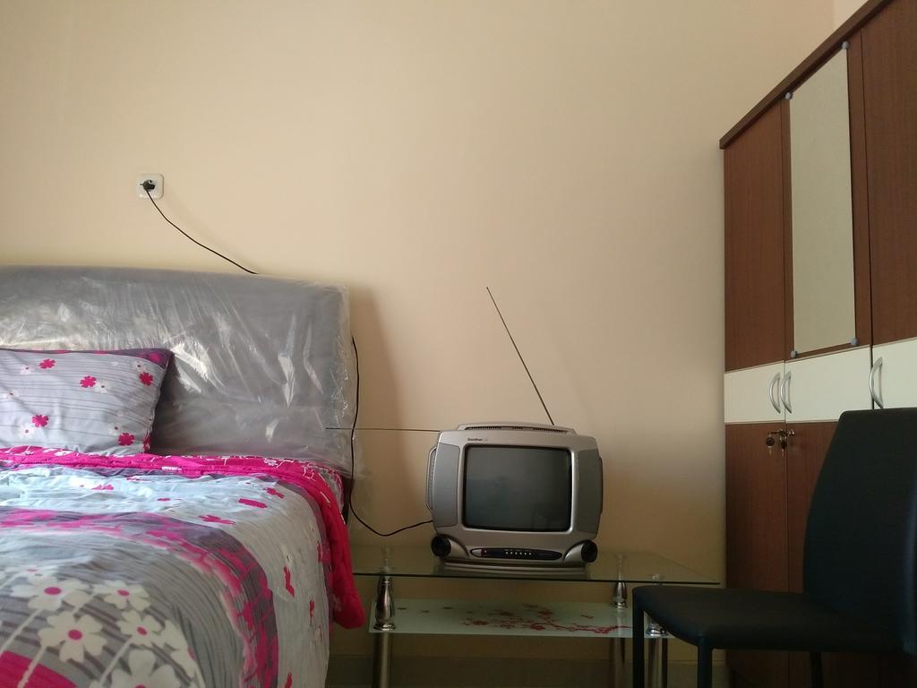 Jasmine Park Guest House Semarang Luaran gambar