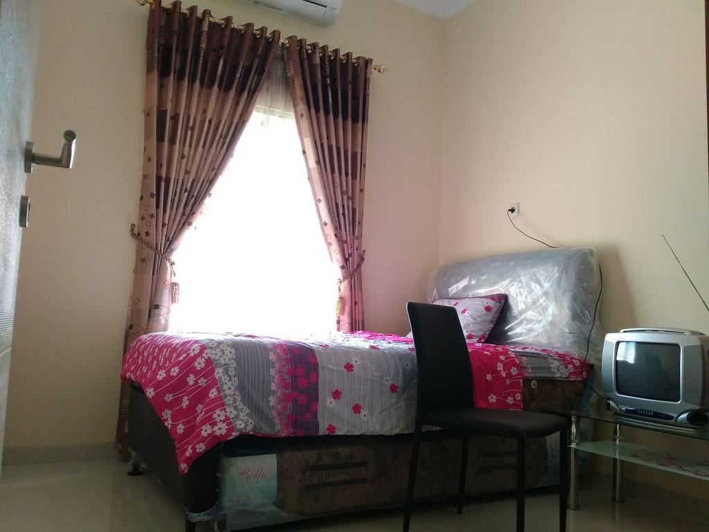 Jasmine Park Guest House Semarang Luaran gambar