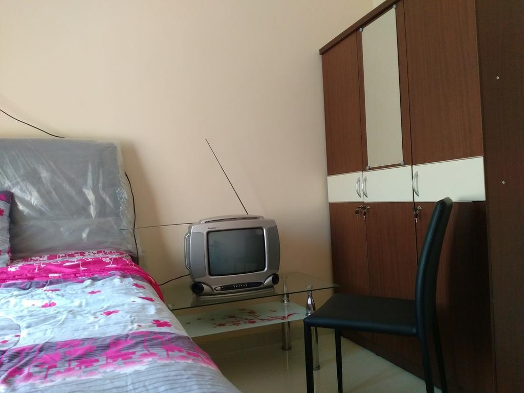 Jasmine Park Guest House Semarang Luaran gambar