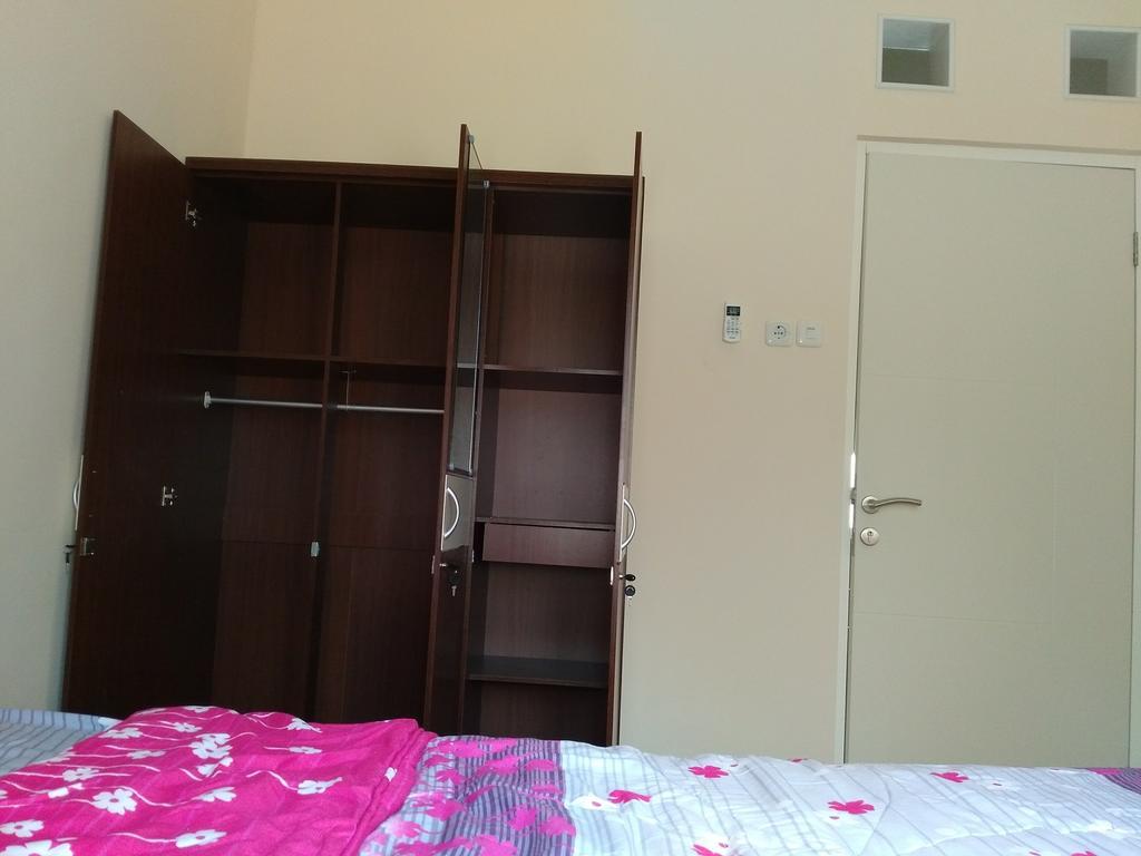 Jasmine Park Guest House Semarang Luaran gambar