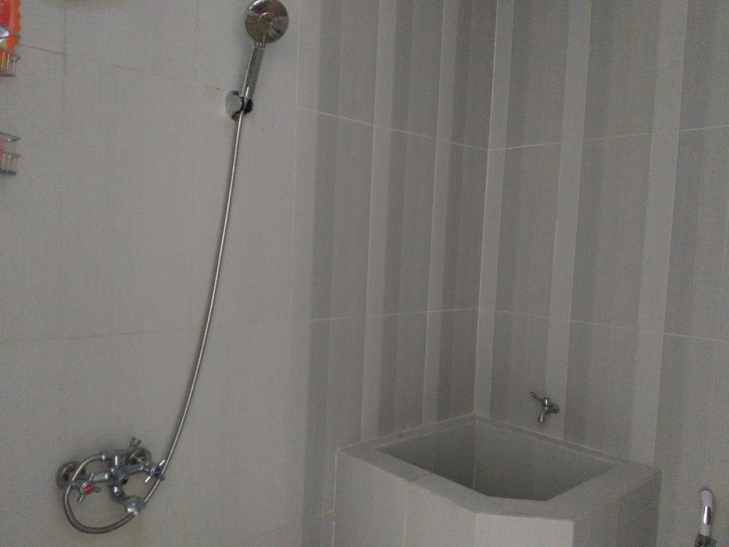 Jasmine Park Guest House Semarang Luaran gambar