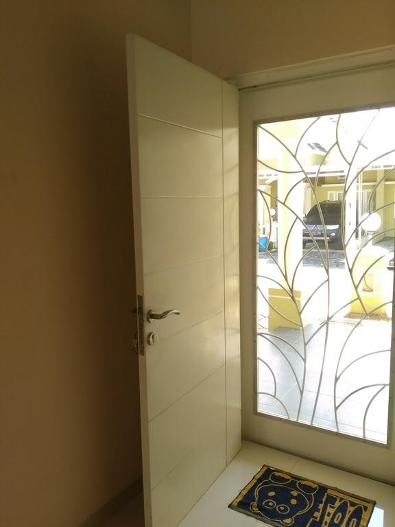Jasmine Park Guest House Semarang Luaran gambar