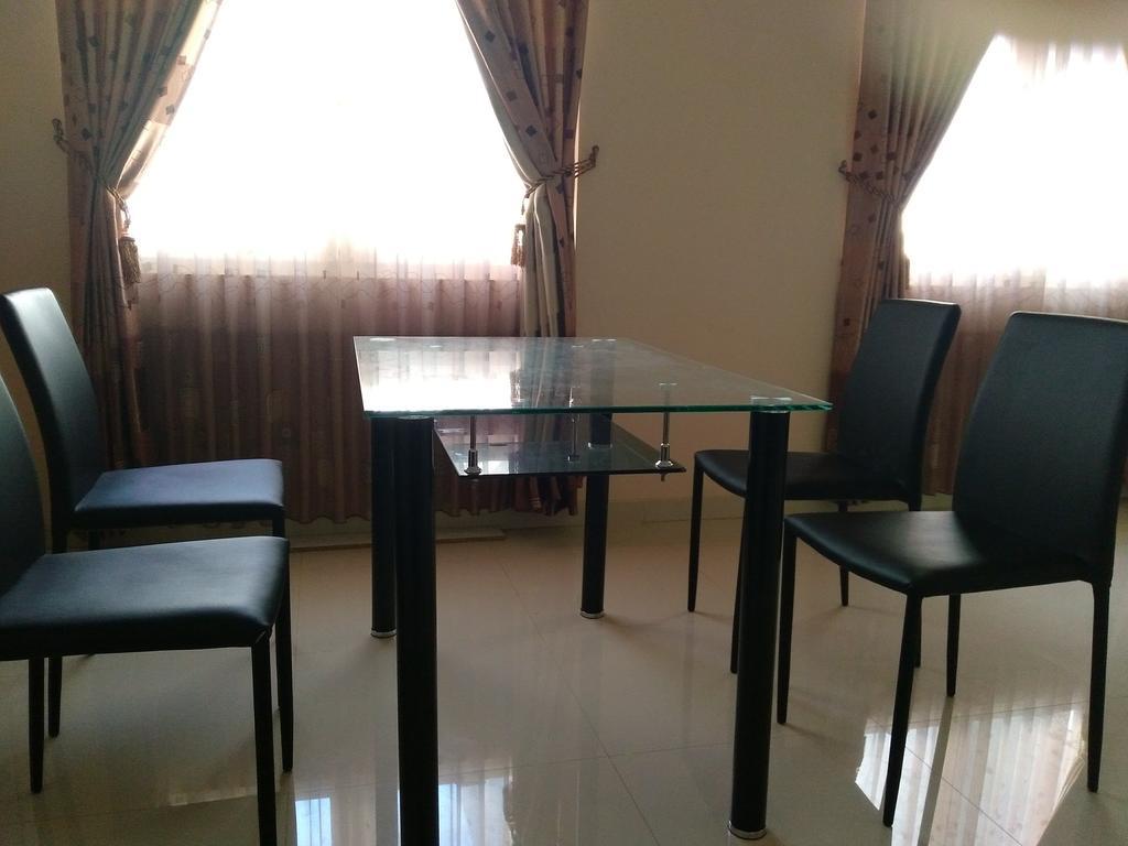 Jasmine Park Guest House Semarang Luaran gambar