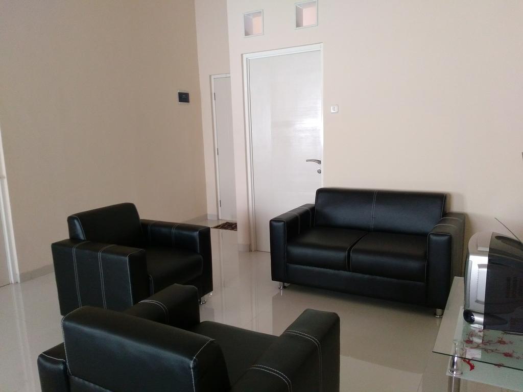 Jasmine Park Guest House Semarang Luaran gambar