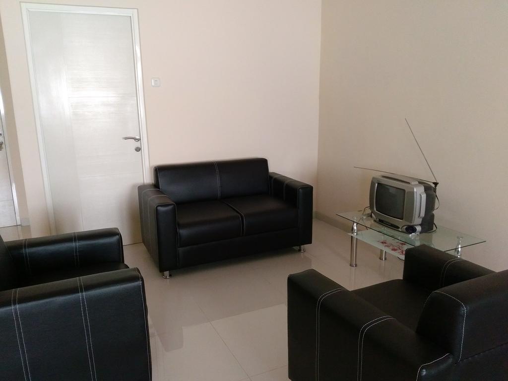 Jasmine Park Guest House Semarang Luaran gambar