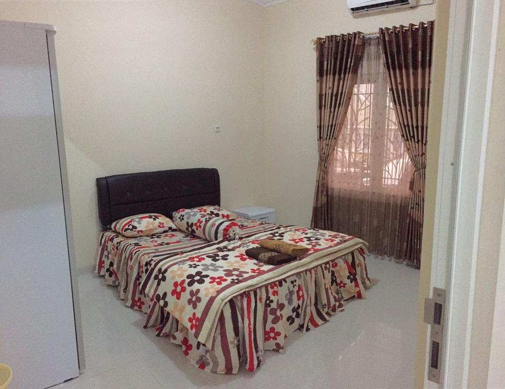 Jasmine Park Guest House Semarang Luaran gambar